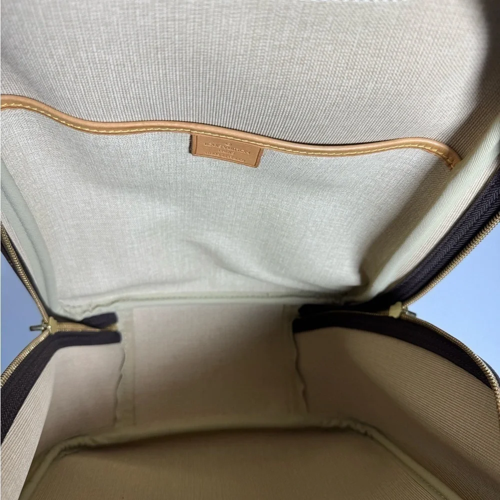 Louis Vuitton elegant louis